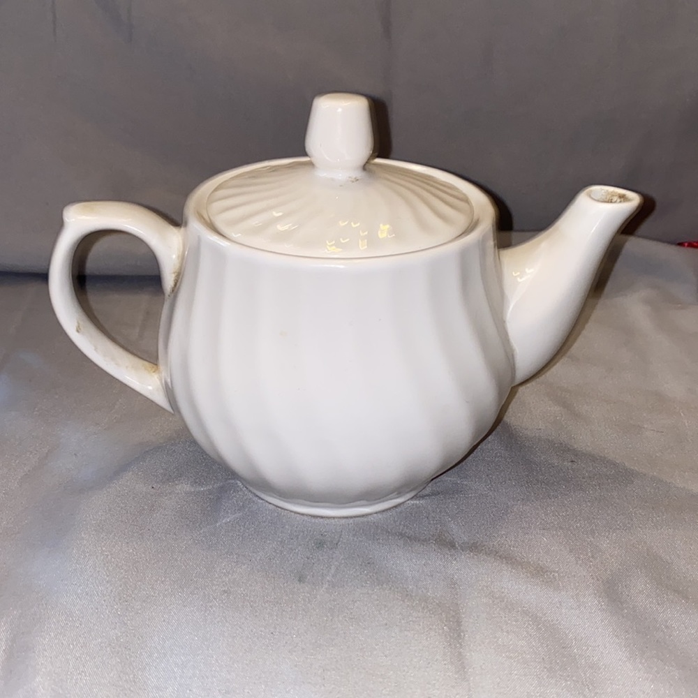 Bx47 Royal Norfolk white teapot - Picture 2 of 5